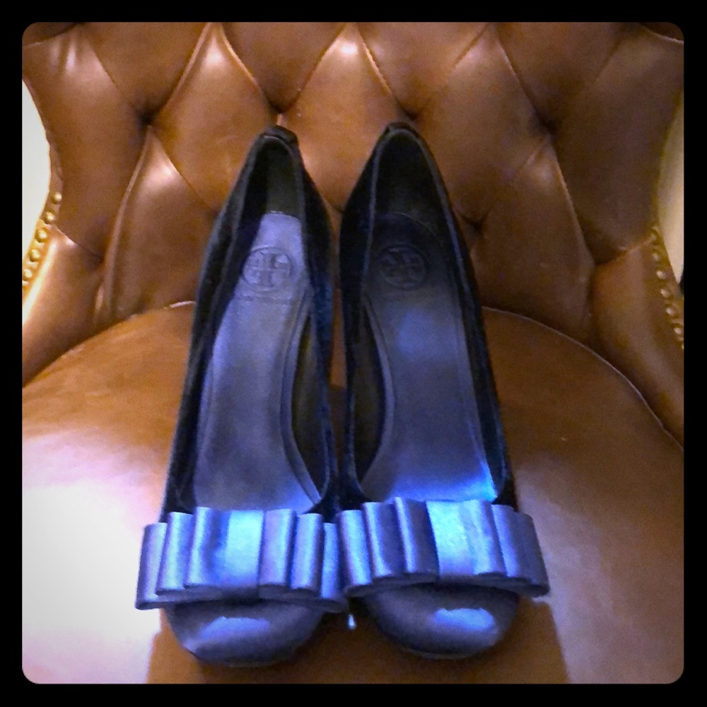 blue velvet Tory Burch round toe stacked heels.